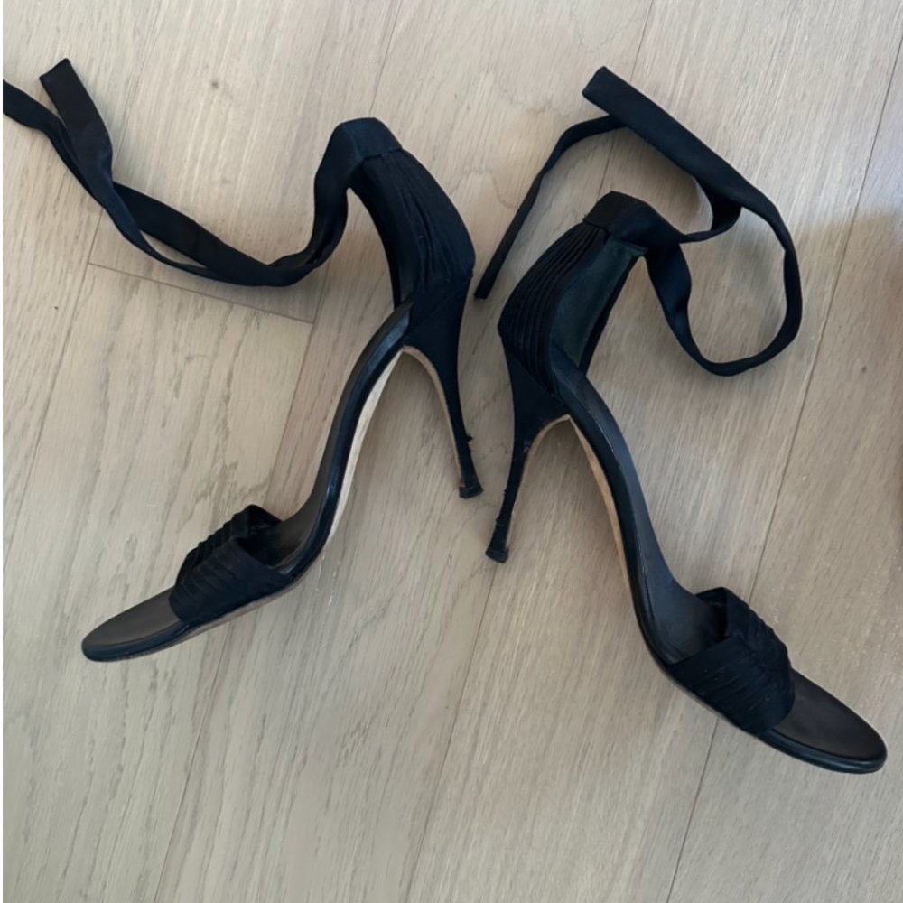 Gucci black satin sandals size 39